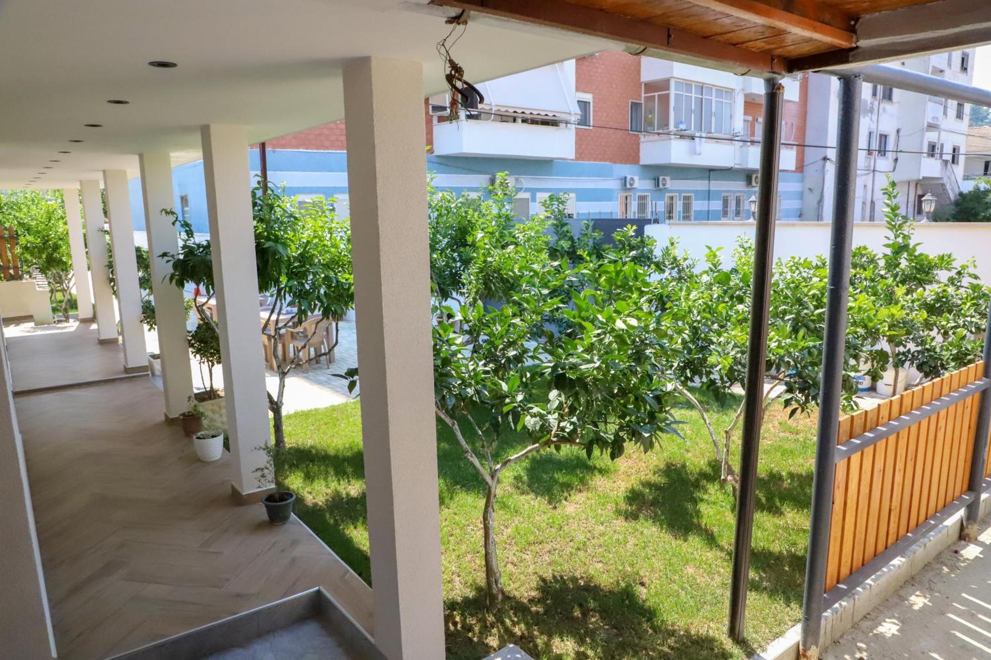 Guest House Esanbja Berat Exteriér fotografie