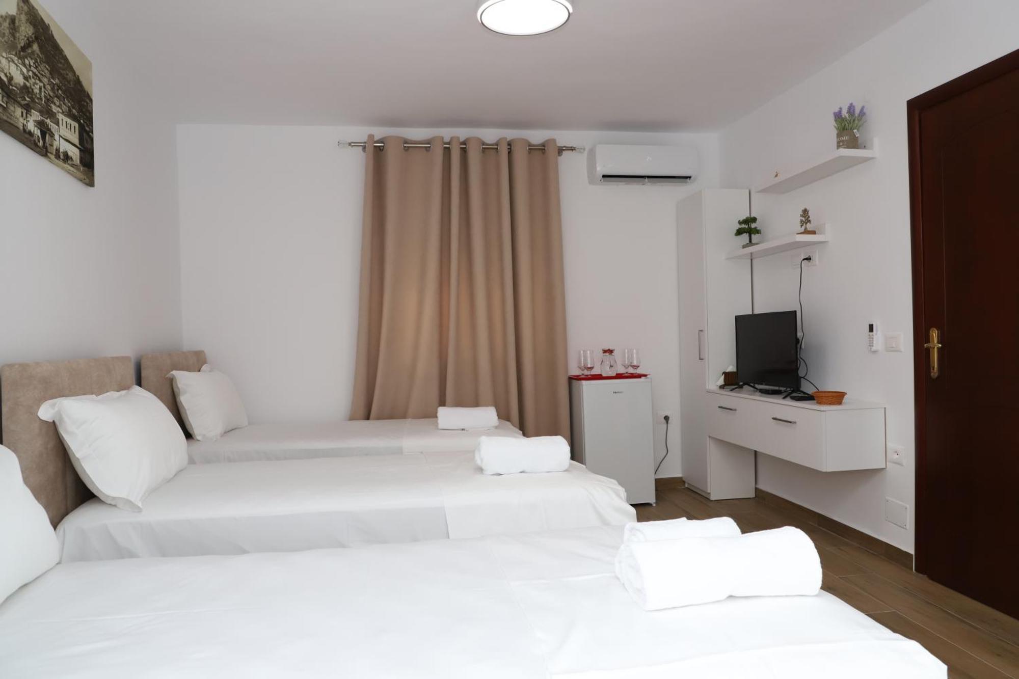 Guest House Esanbja Berat Exteriér fotografie